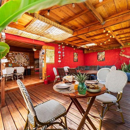 Les Baroudeurs Hostel Saint Pierre Exteriér fotografie