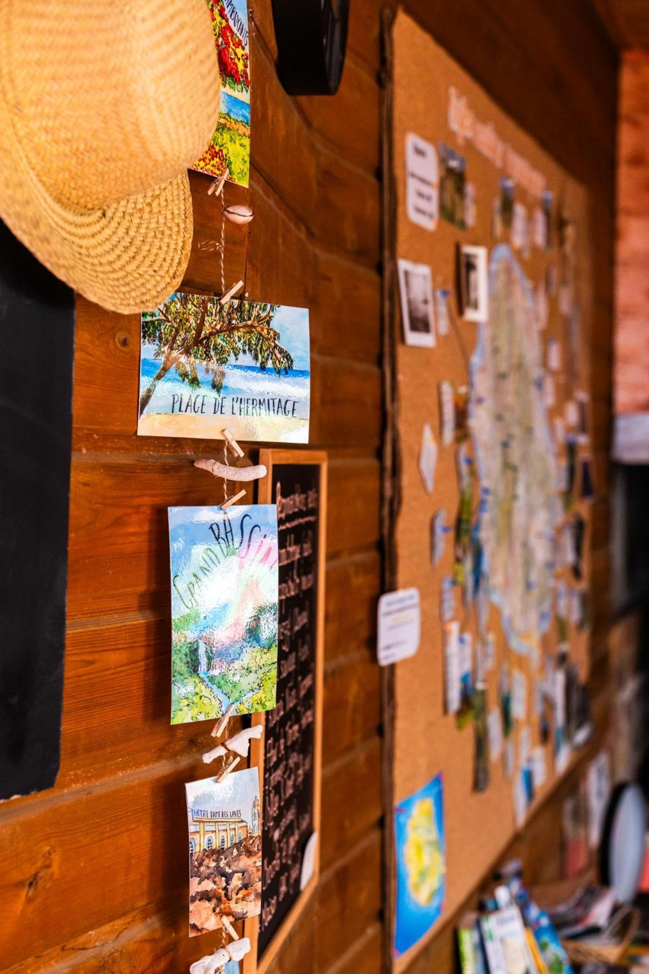 Les Baroudeurs Hostel Saint Pierre Exteriér fotografie