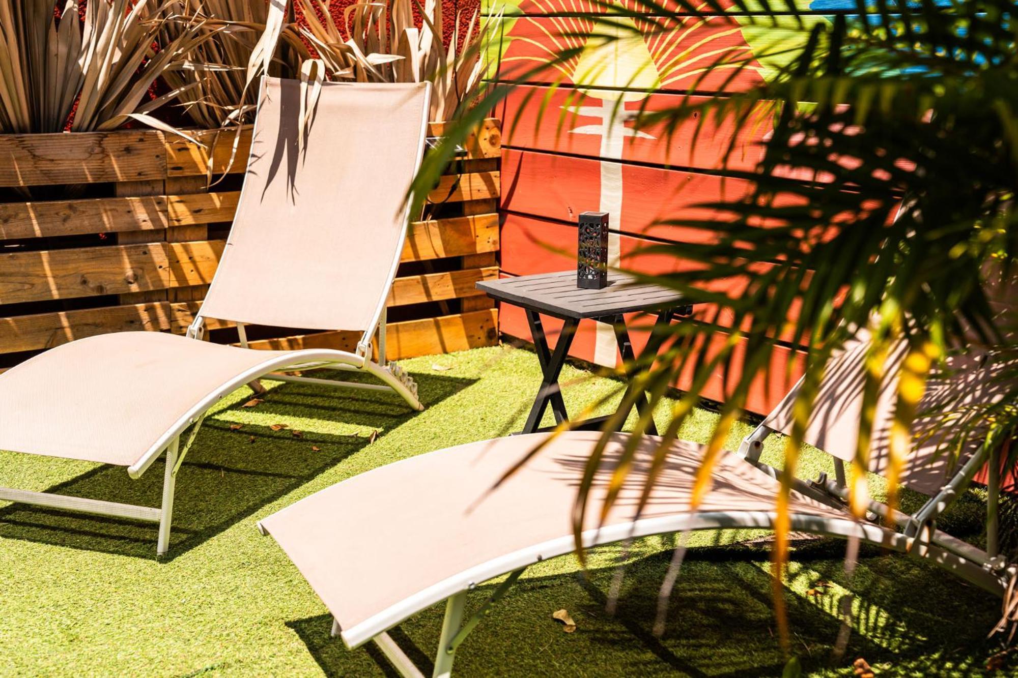 Les Baroudeurs Hostel Saint Pierre Exteriér fotografie