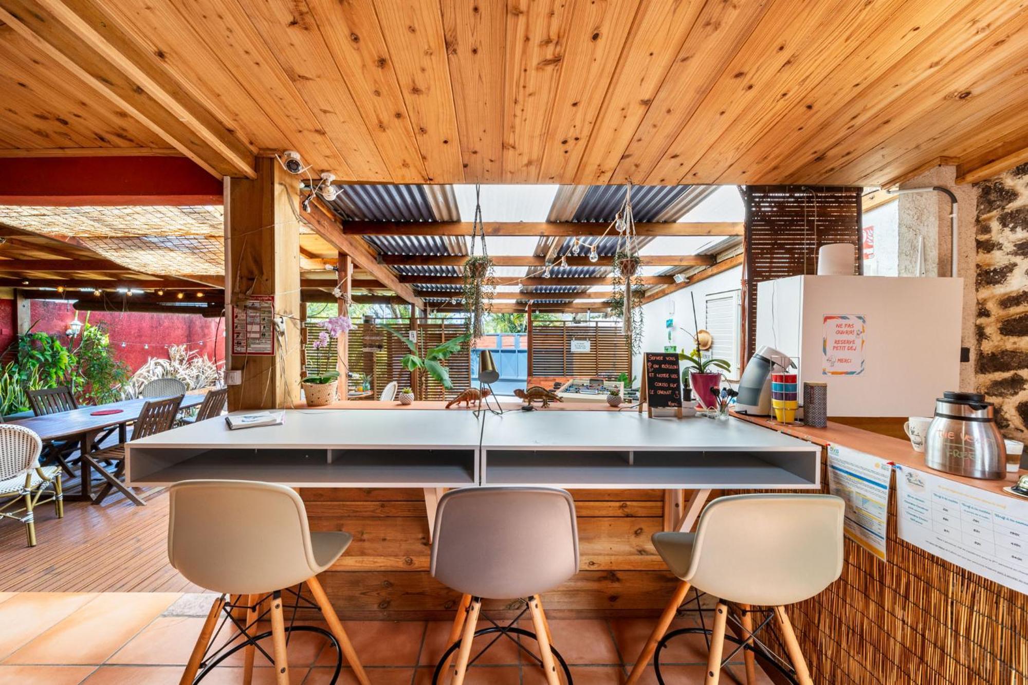 Les Baroudeurs Hostel Saint Pierre Exteriér fotografie