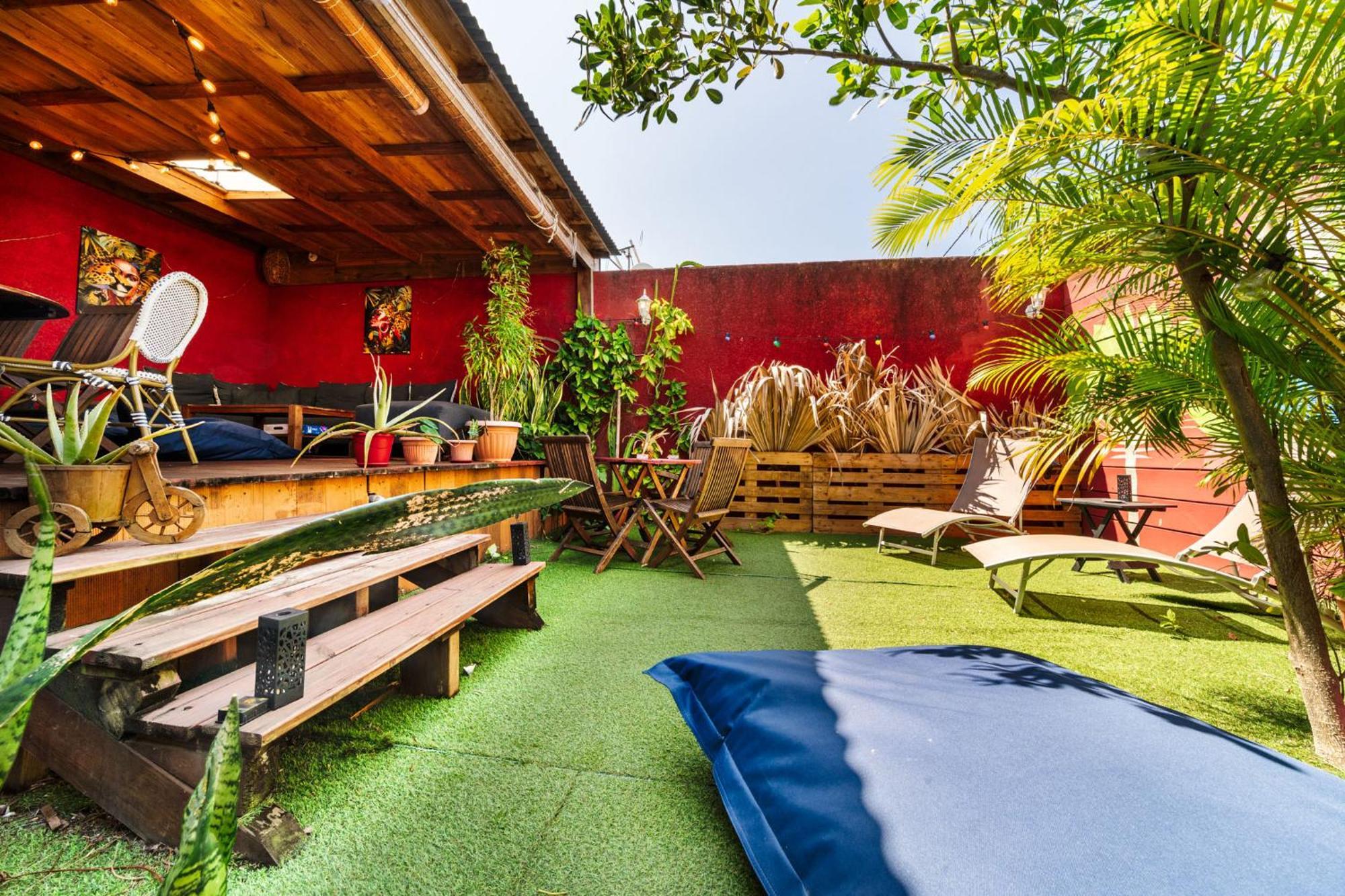 Les Baroudeurs Hostel Saint Pierre Exteriér fotografie