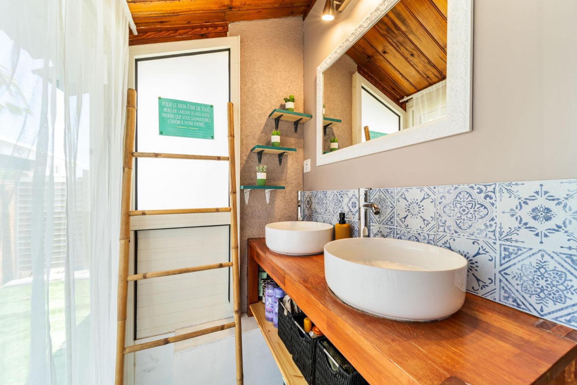 Les Baroudeurs Hostel Saint Pierre Exteriér fotografie